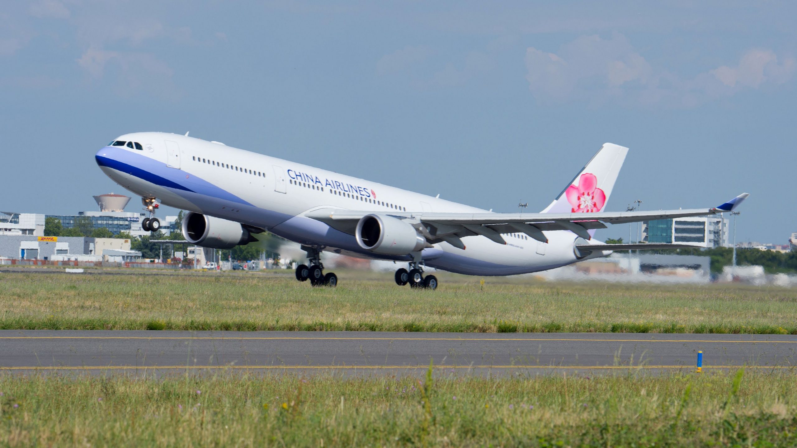 China Airlines posts net profit for H1