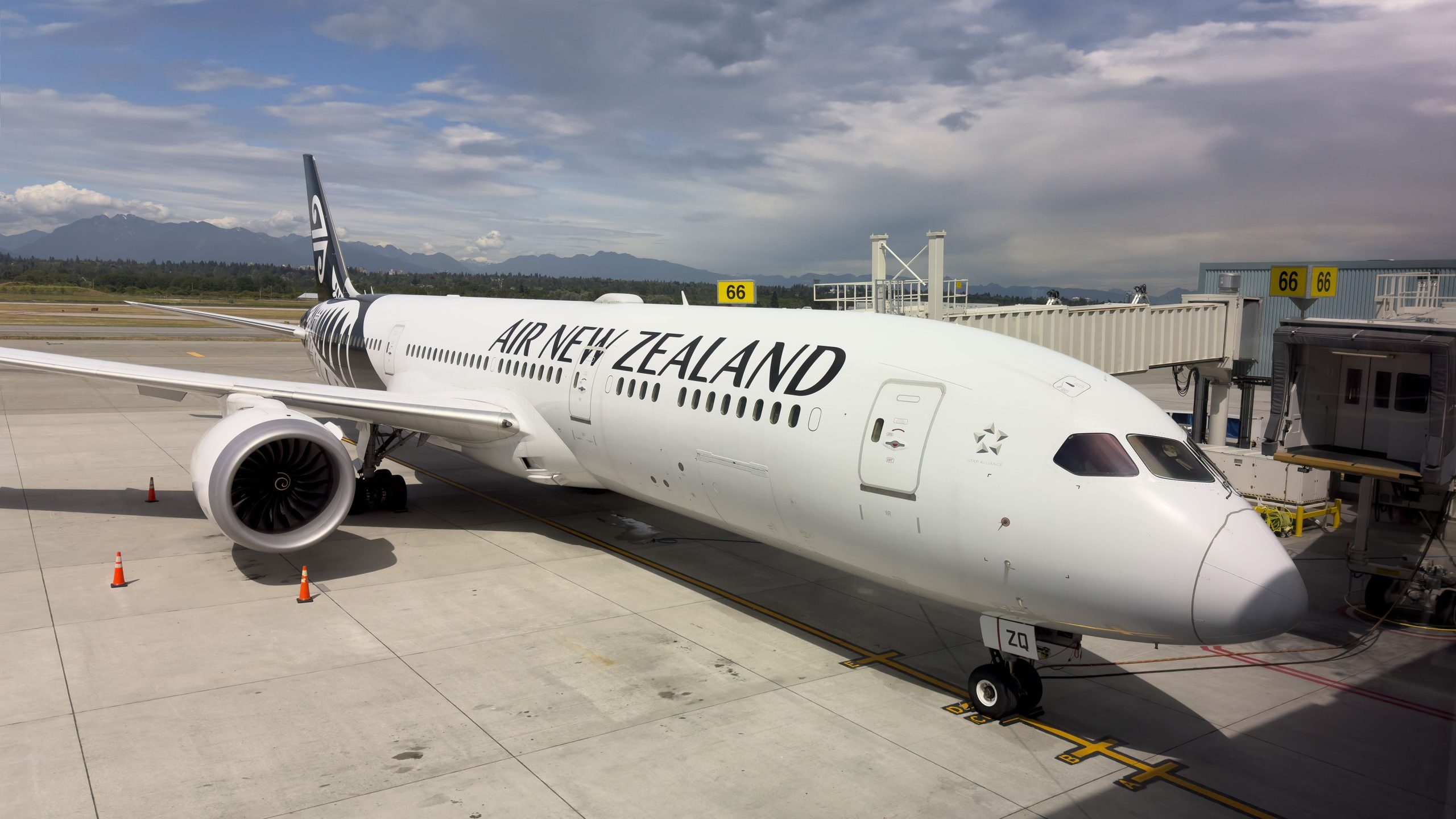 Air New Zealand’s first retrofitted Dreamliner touches down