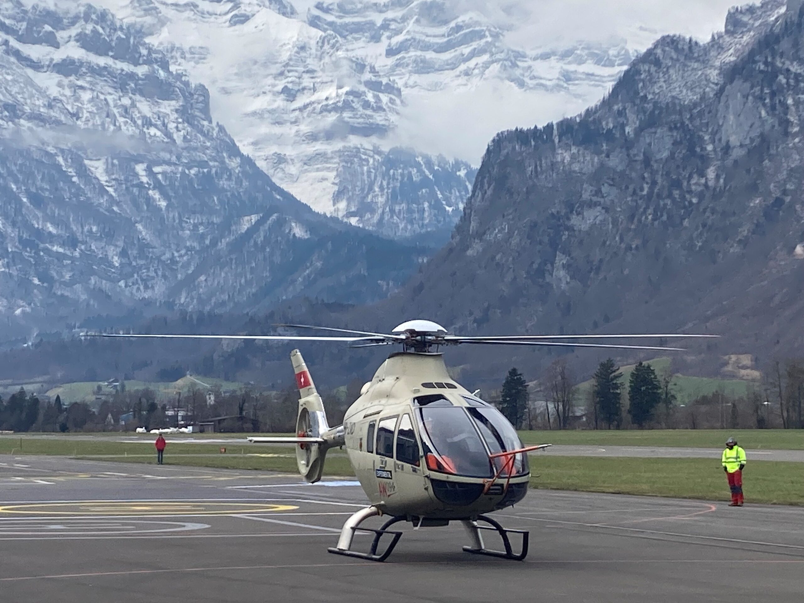 Leonardo announces AW09 contracts
