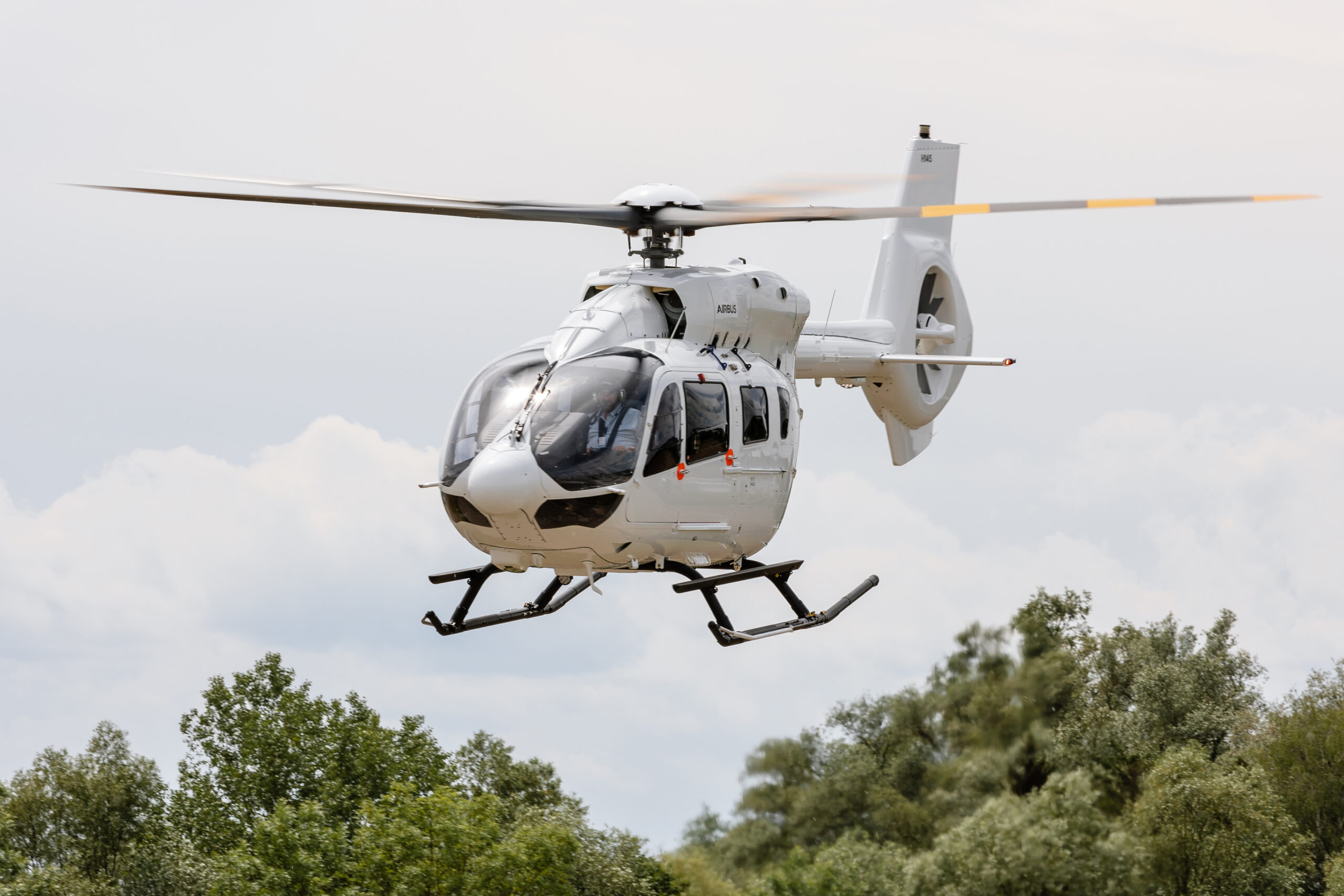 Microflite orders new five-bladed H145