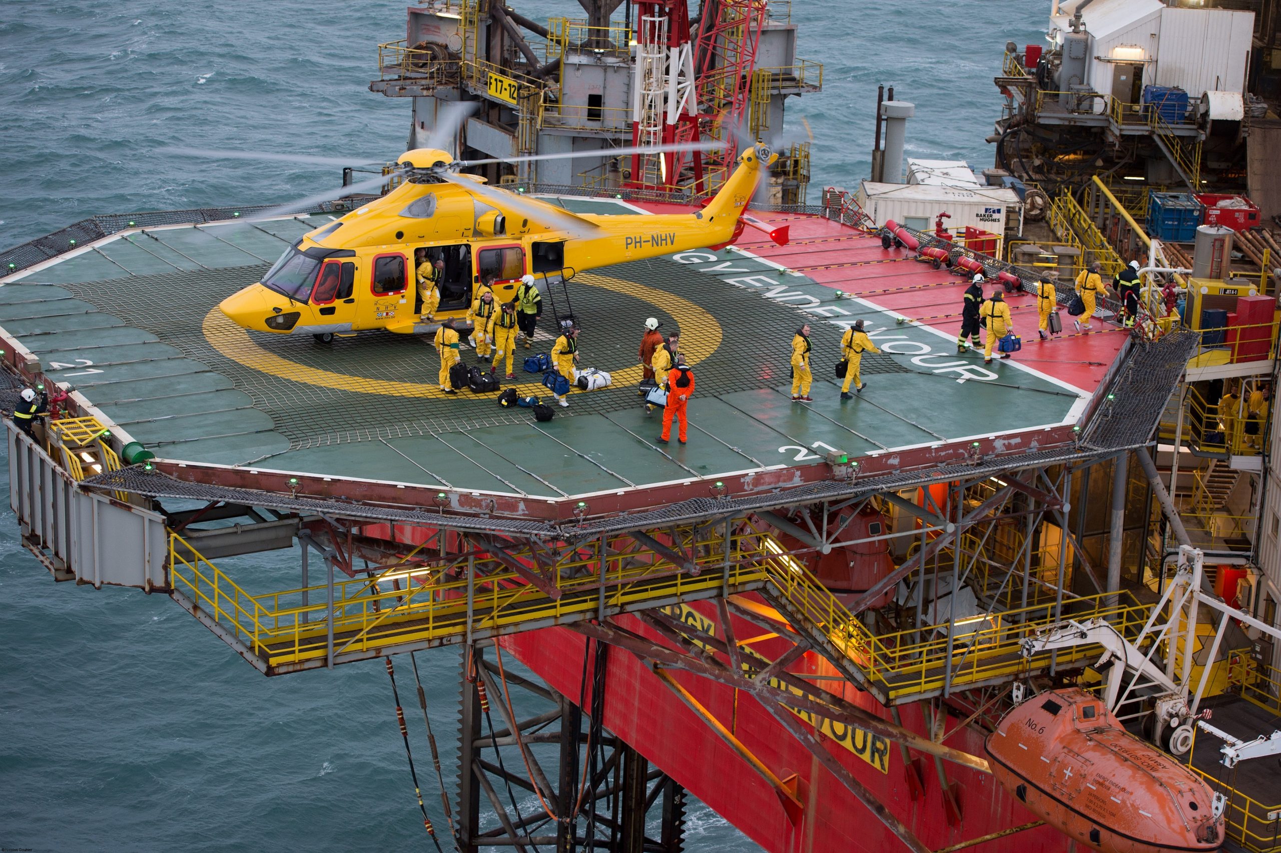 CHC completes Babcock offshore acquisition