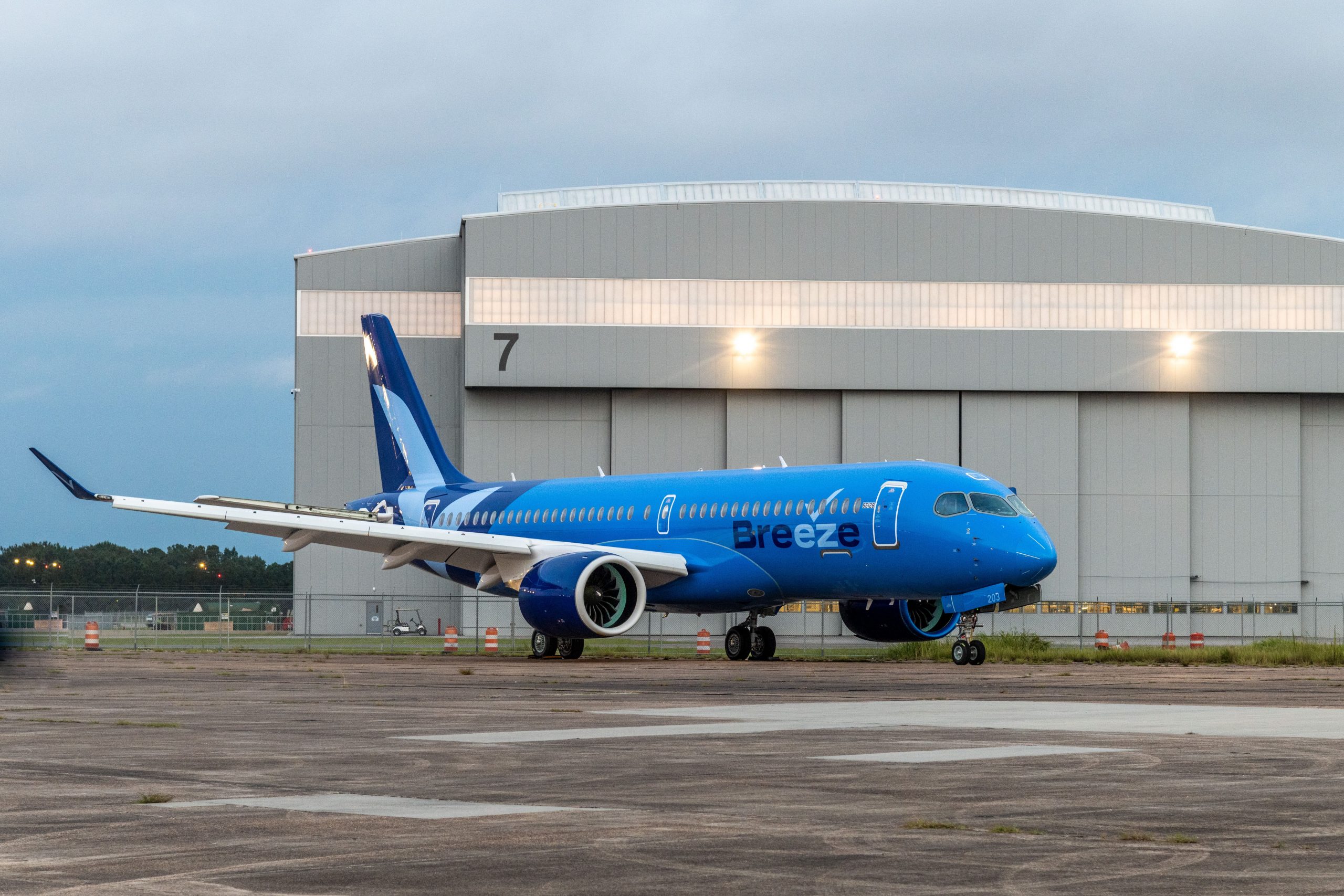 Breeze Airways reveals new A220 livery, confirms order for 20 more A220-300s