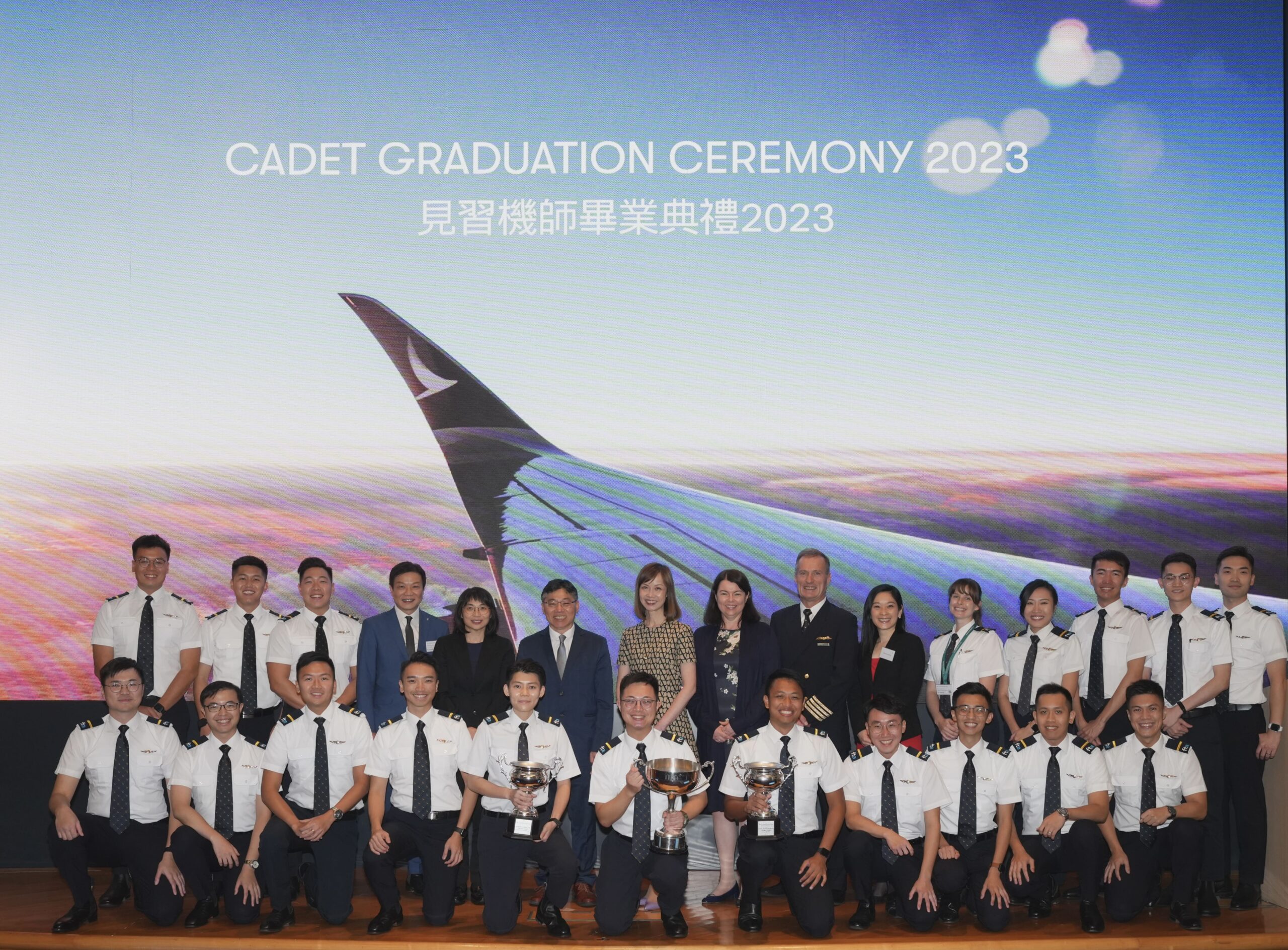 Cathay says traffic strong over holiday; Singapore Airlines says growth continuing on all routes
