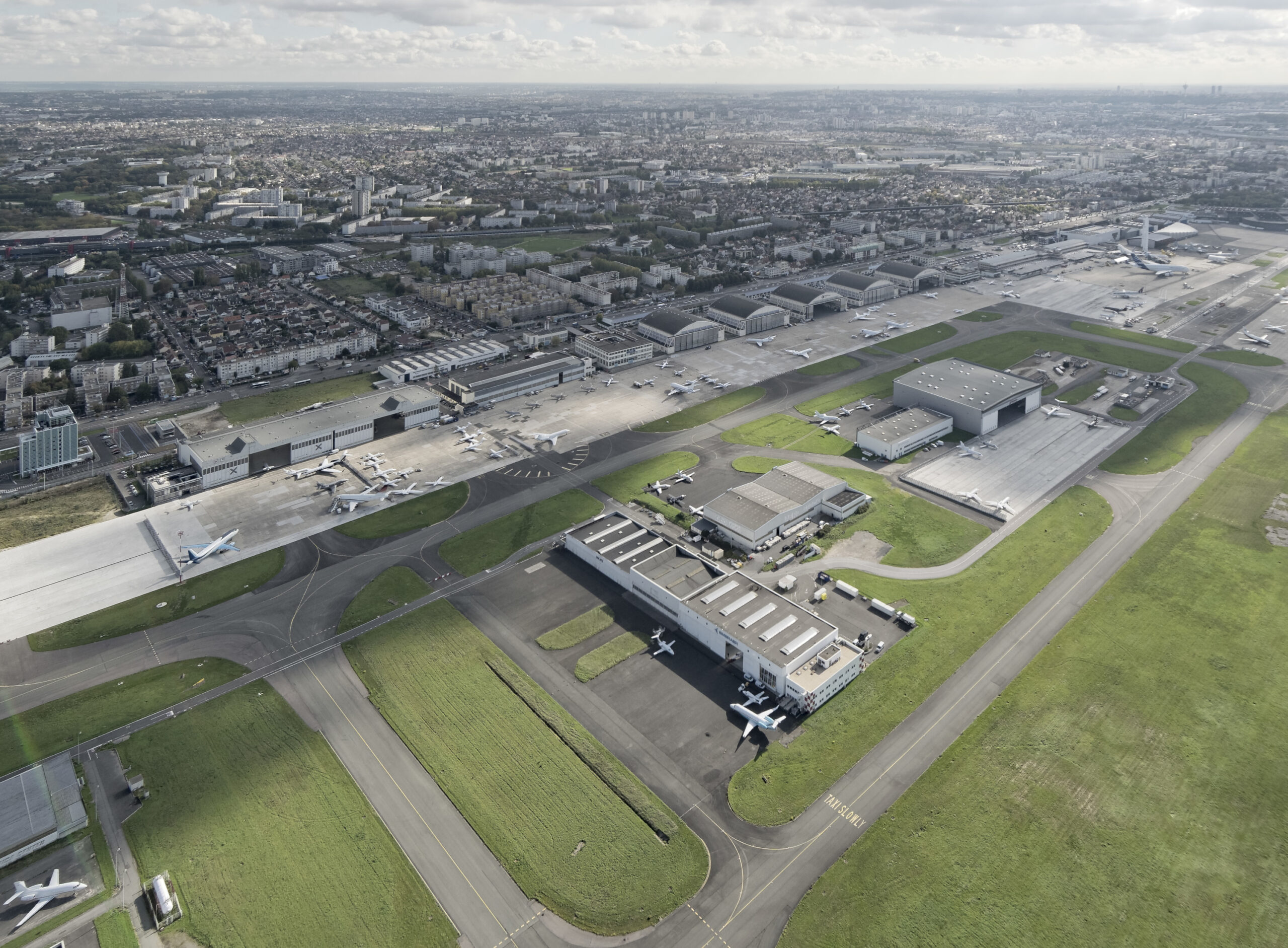 Embraer and Eve sign MoU with Groupe ADP