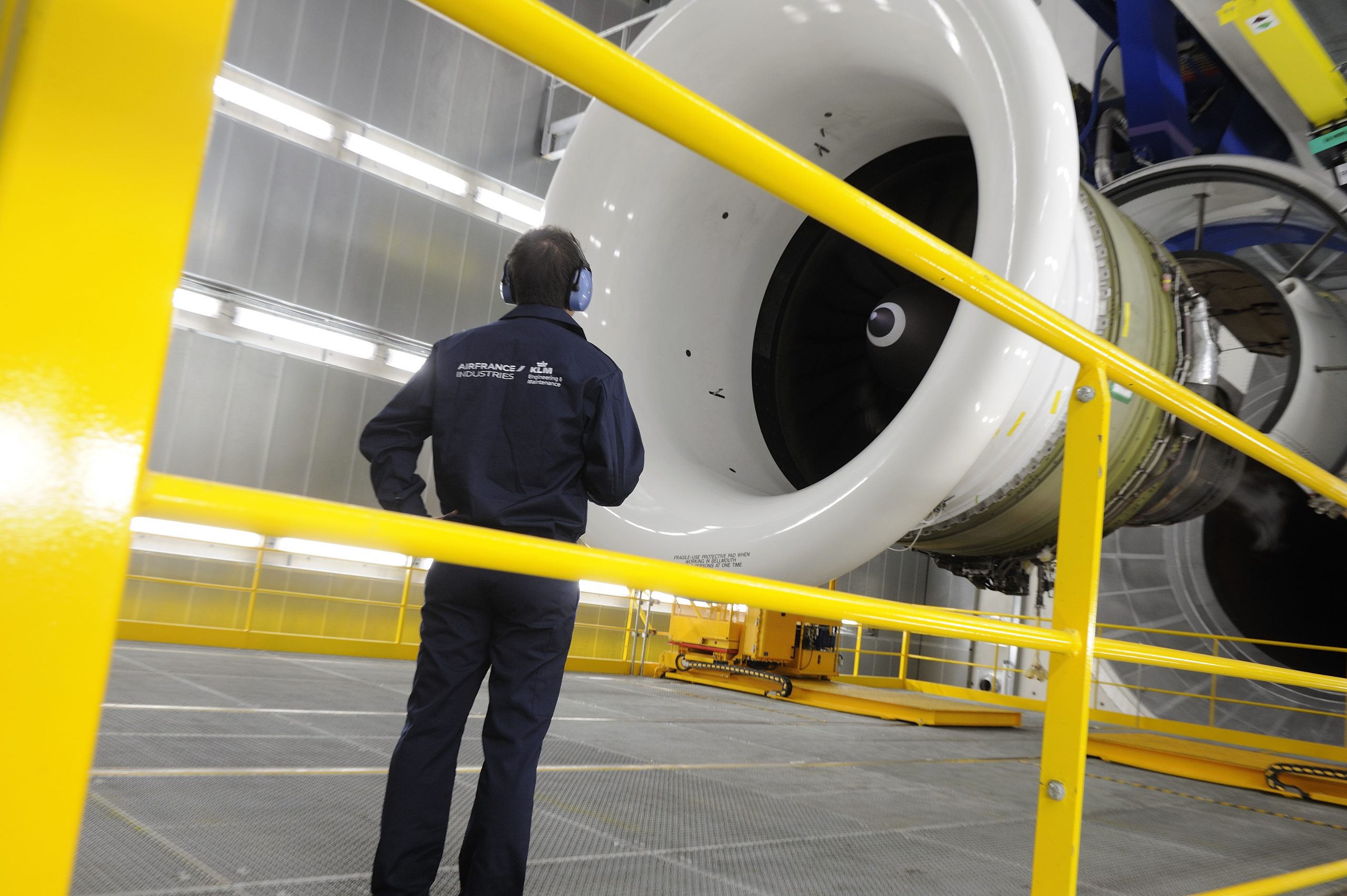 China Airlines and AFI KLM E&M sign major GE90 engine support contract