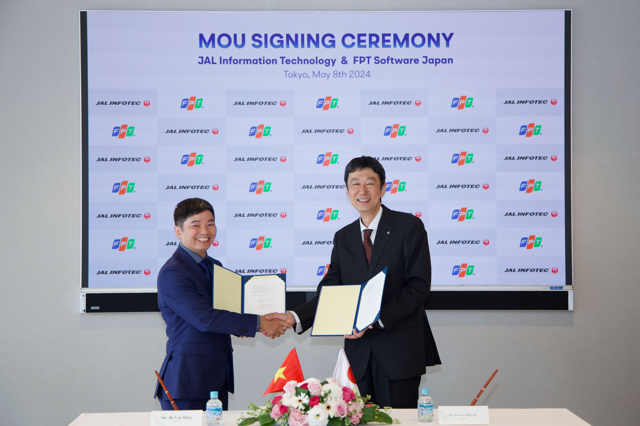 JAL unit signs software MOU