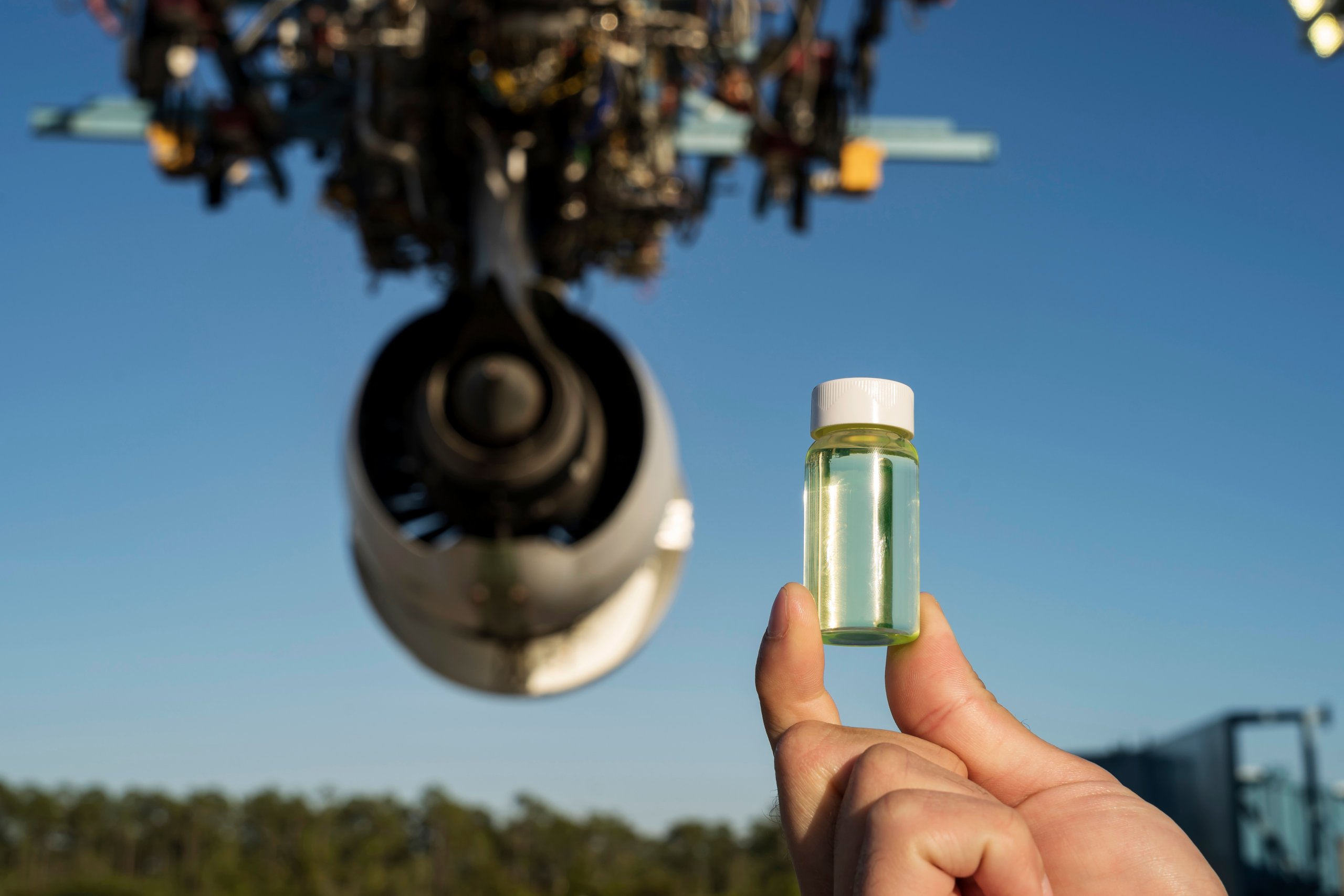 Pratt & Whitney Canada conducts 100% SAF flight on Braathen ATR
