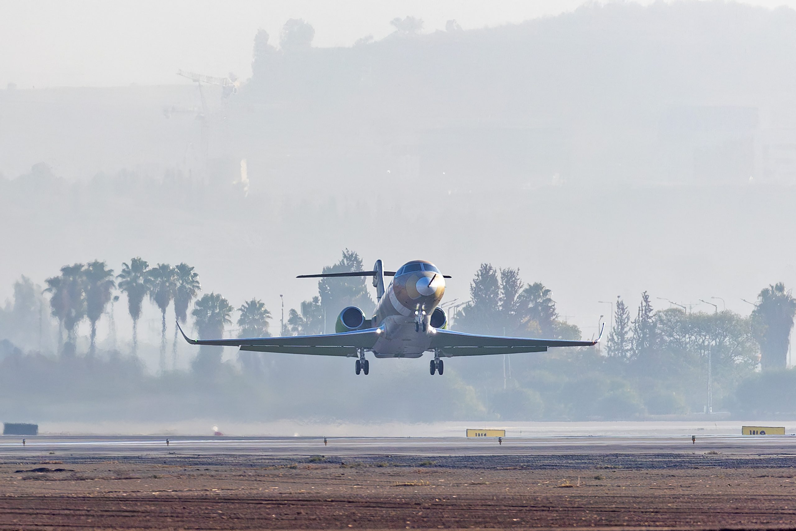 Super-midsize Gulfstream G300 takes first flight