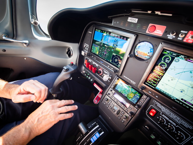 Tecnam sells P-Mentors to Melbourne Flight Training; Epic Flight Academy buys Cessna Skyhawks