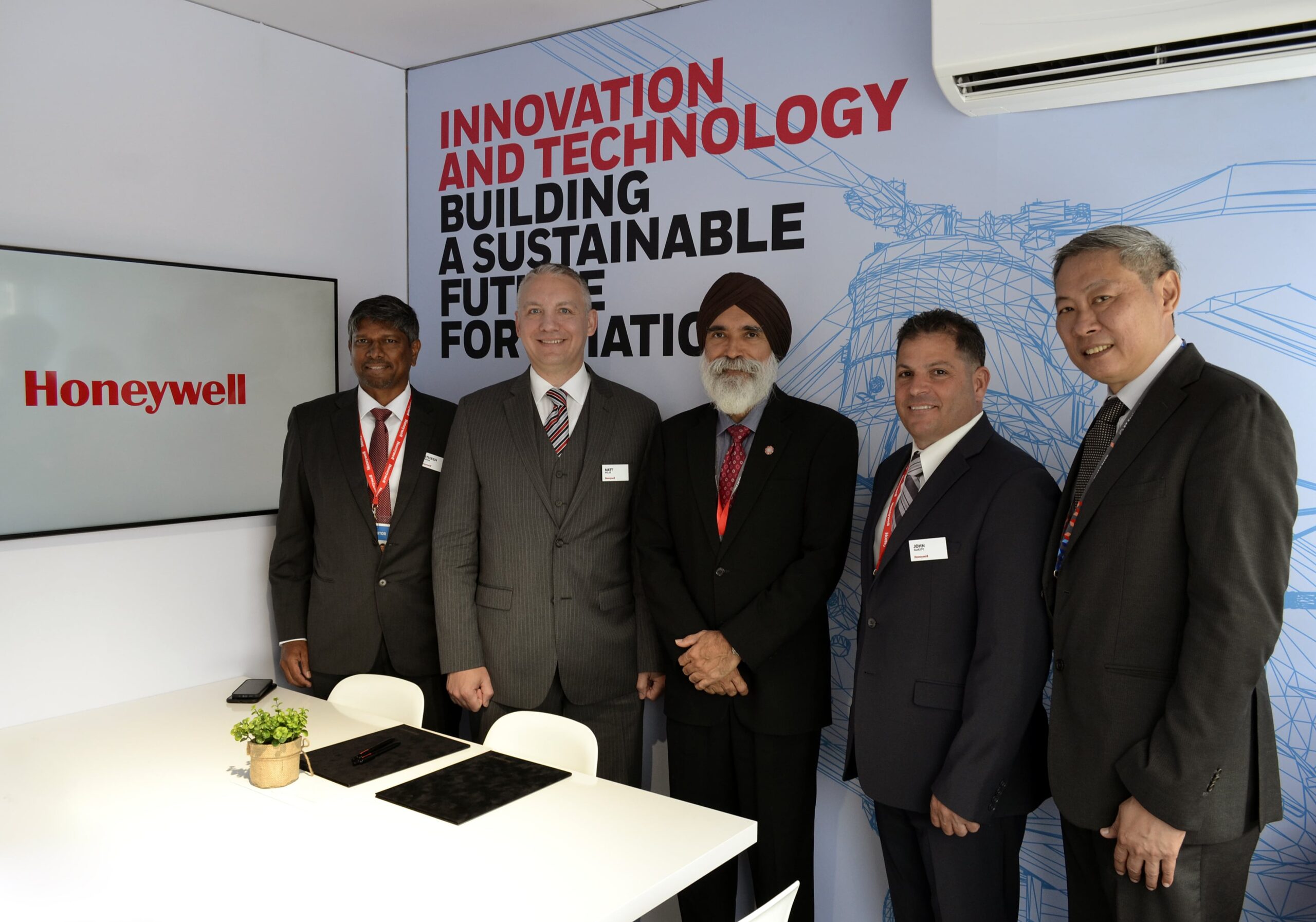 Honeywell signs deals with ST Engineering, SIA Engineering