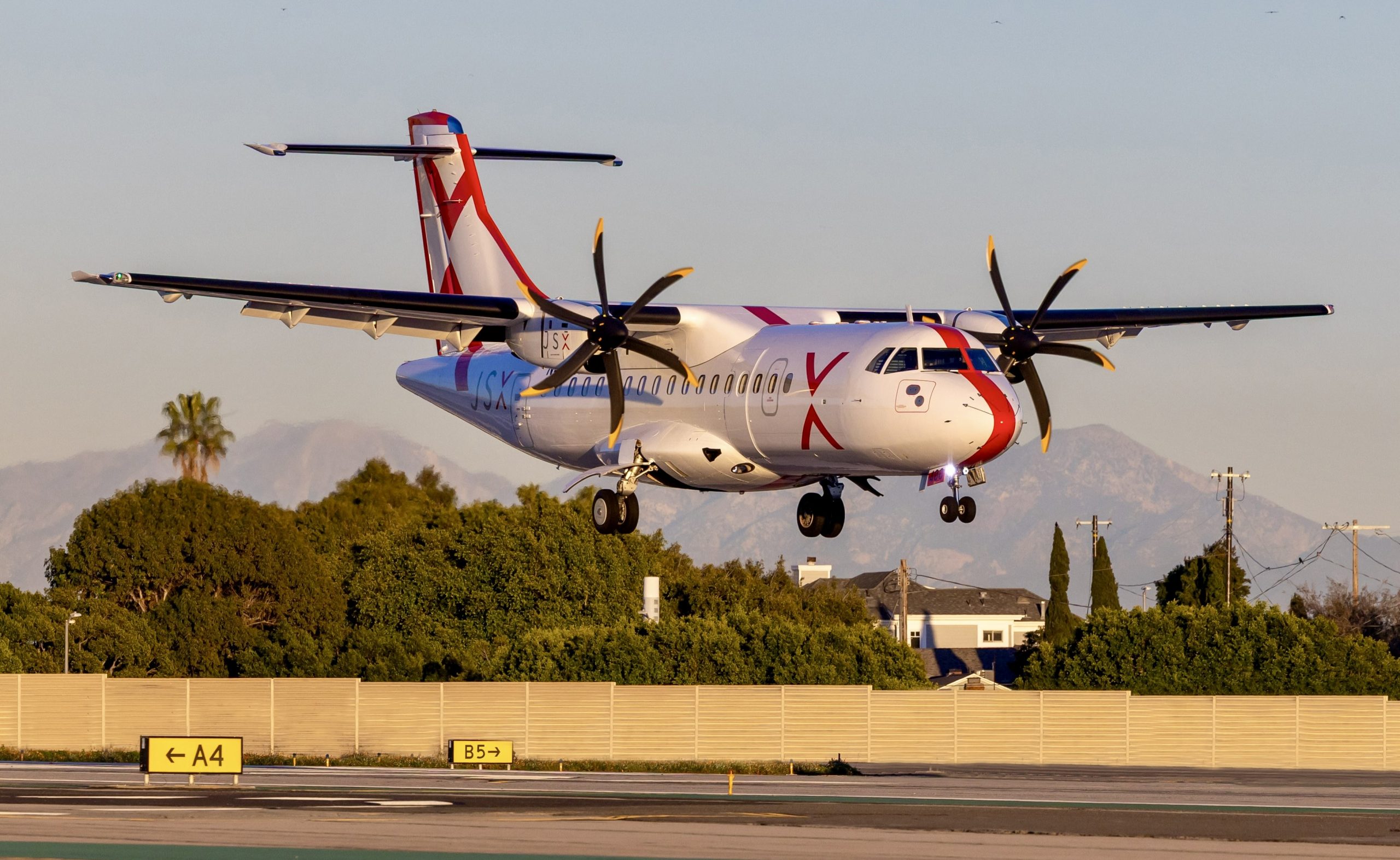TrueNoord delivers ATR 42-600s to JSX