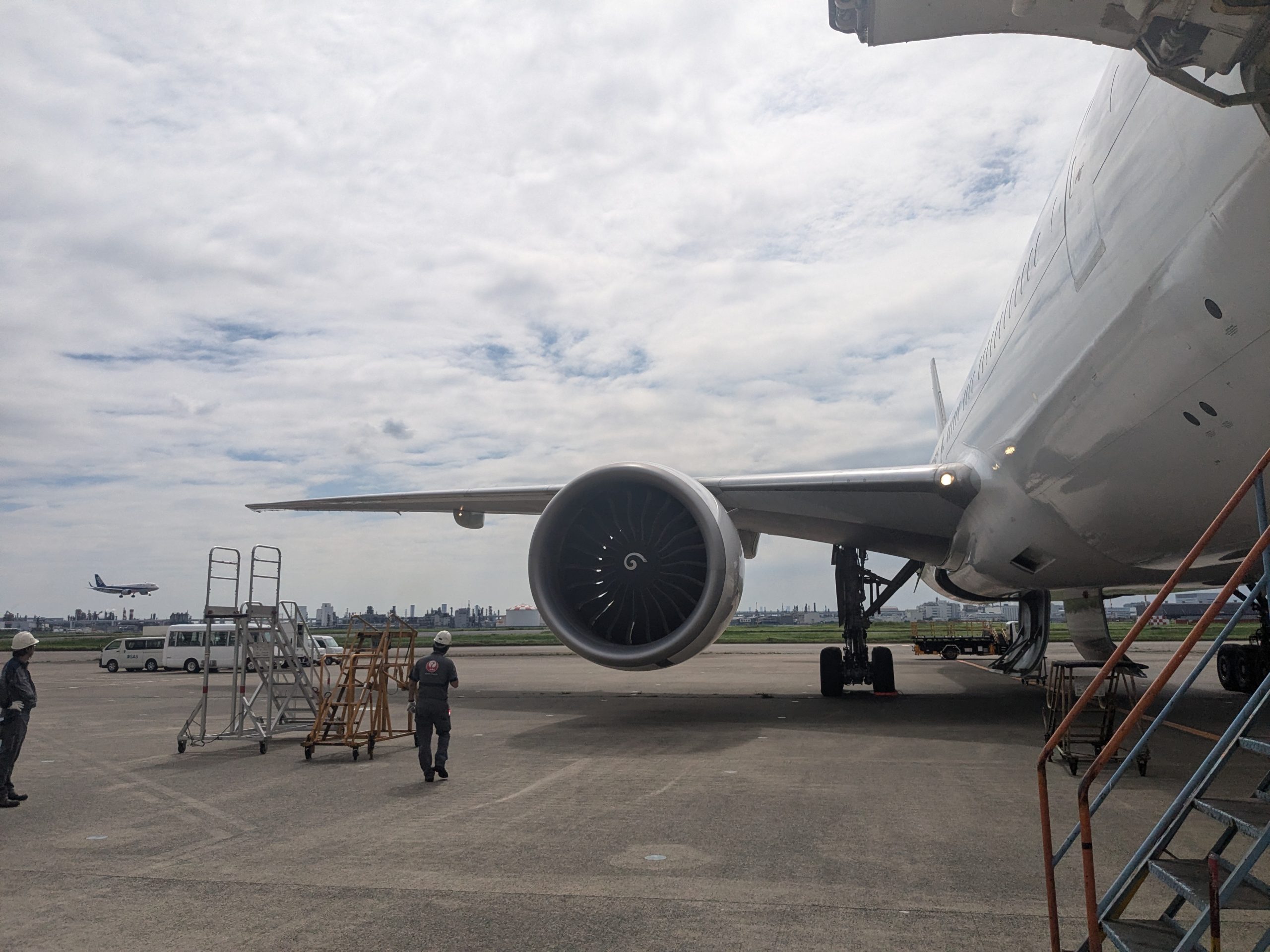 AerFin accepts B777-300ER operated by JAL