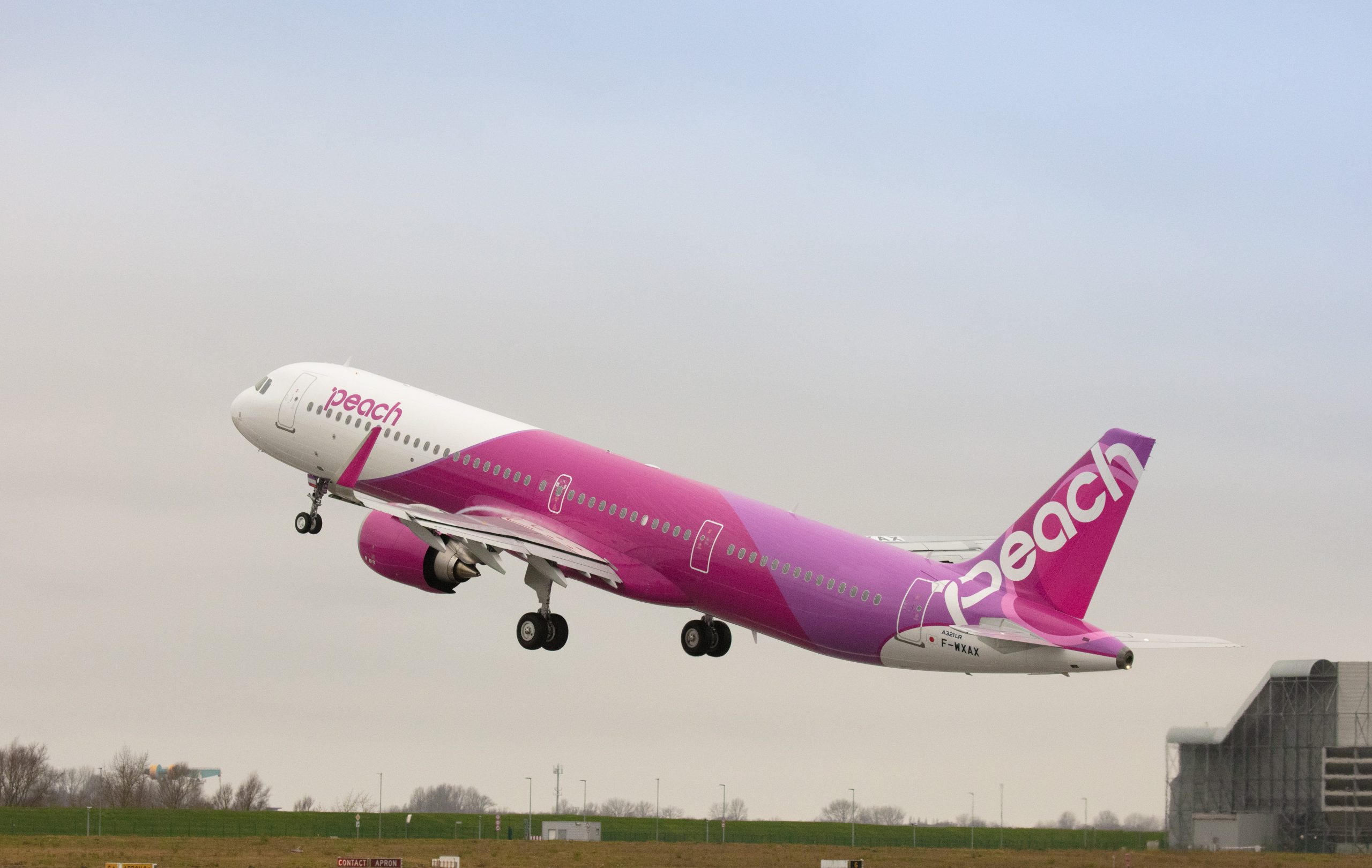 Peach takes first A321LR in Japan; French bee takes A350; Airbus firms up freighter order