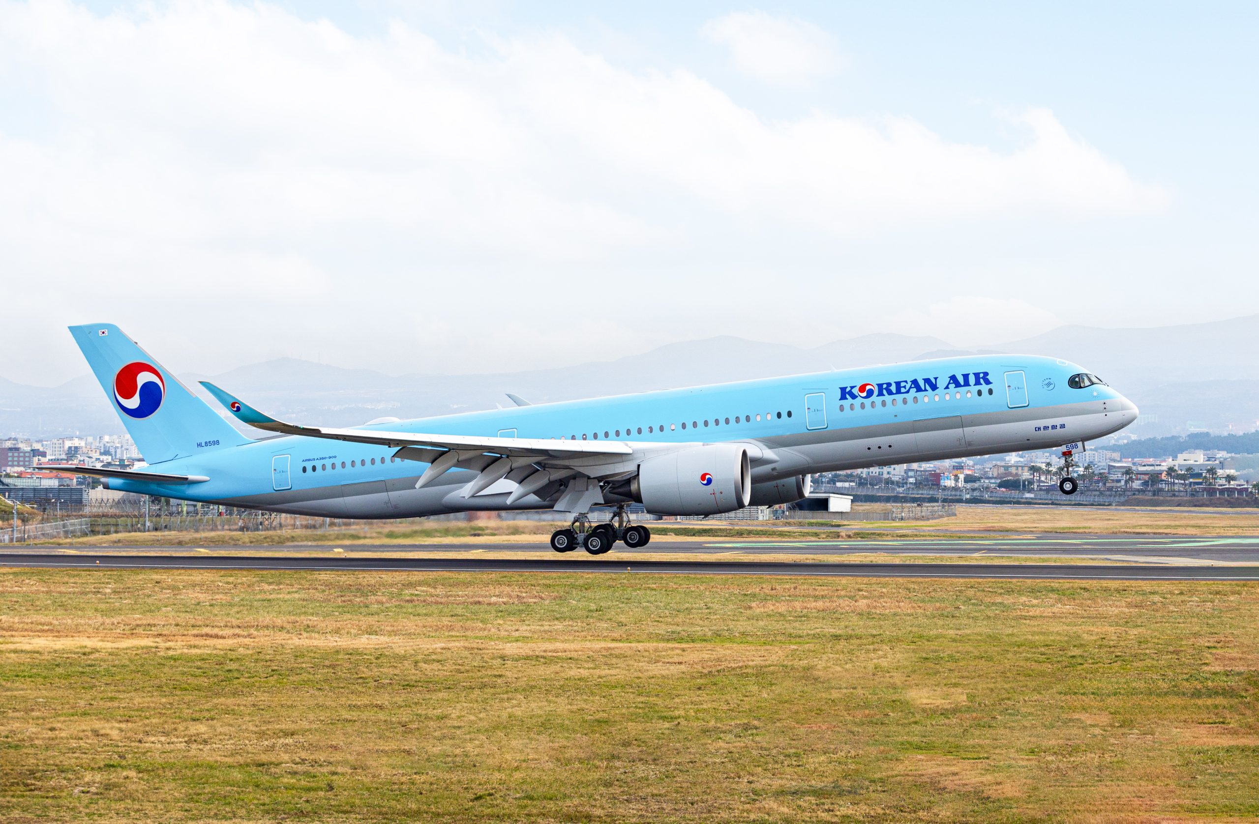 Korean Air introduces Airbus A350 to fleet