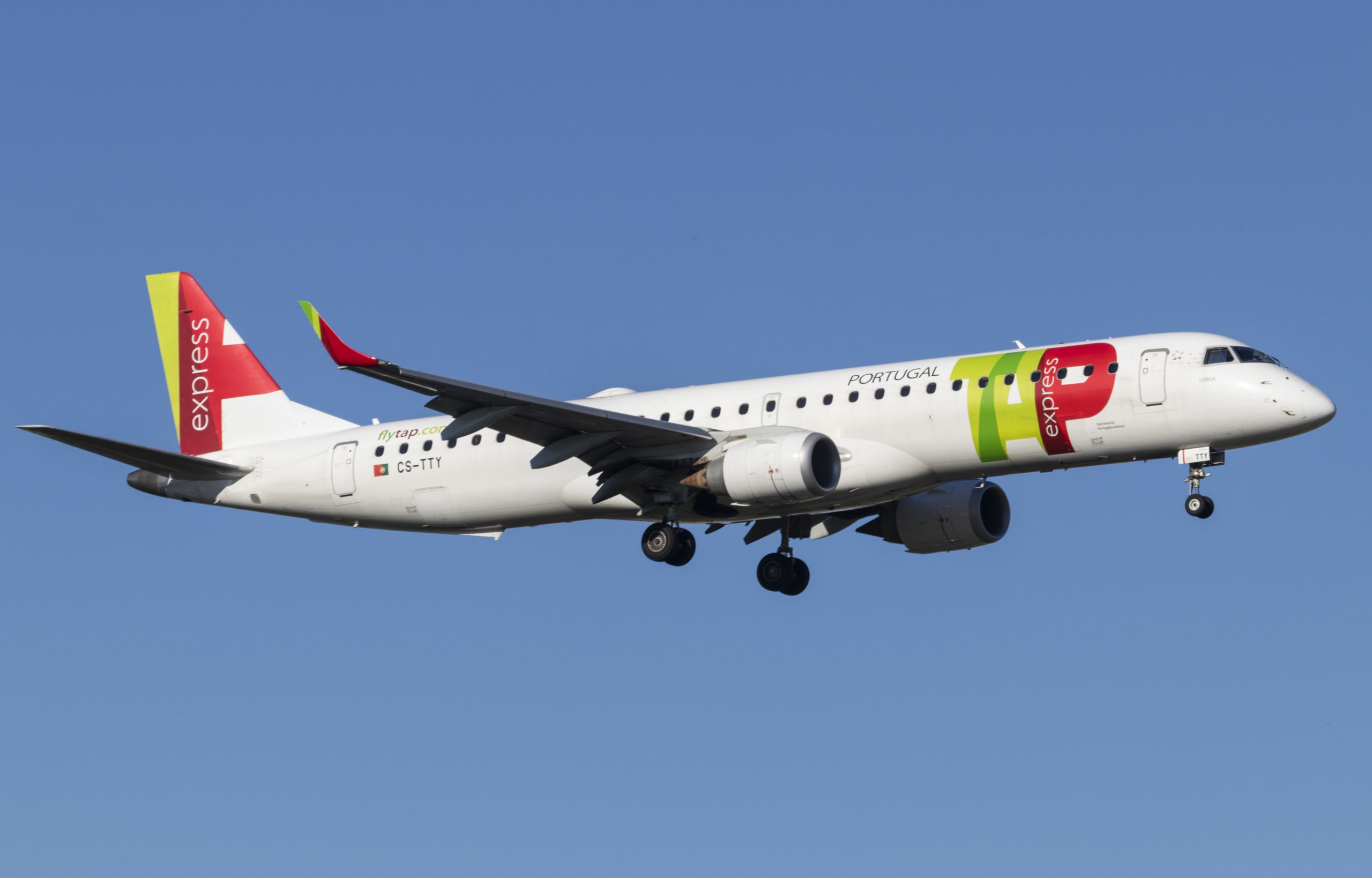 Embraer signs pool deals with TAP express, Air Montenegro