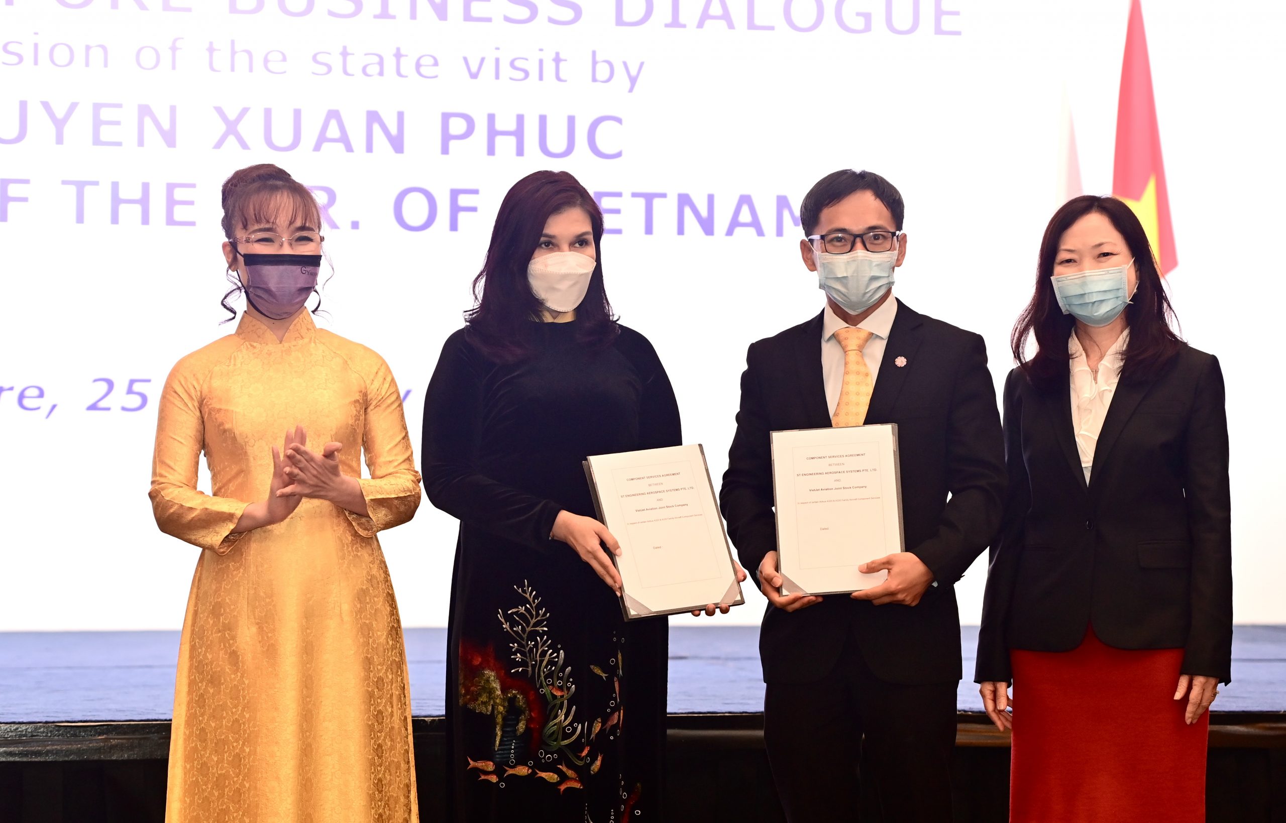 Vietjet signs deals with Changi, ST Engineering