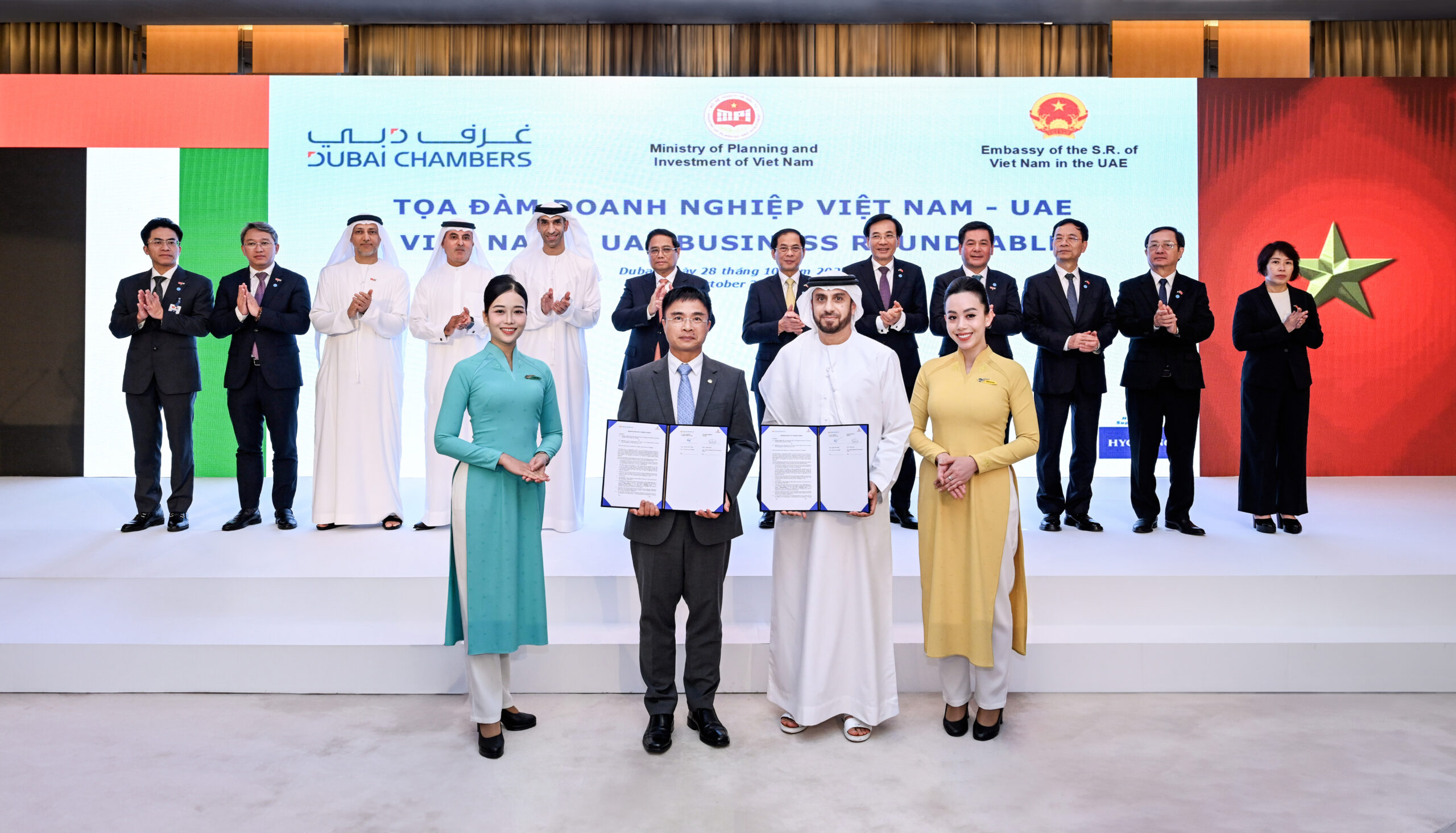 Emirates signs MoUs with Vietnam Airlines, Vietjet