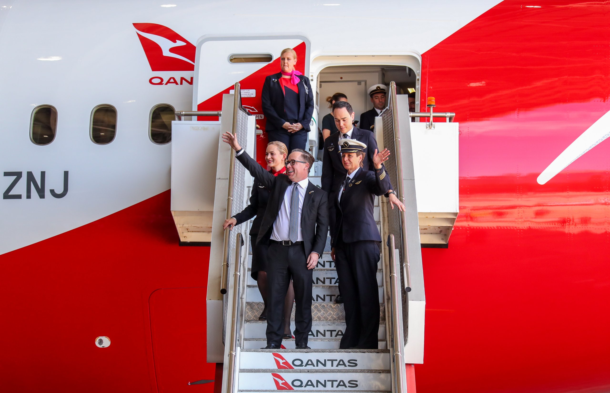 Second Qantas research flight lands in Sydney after 19 hours, 19 minutes on flight from London