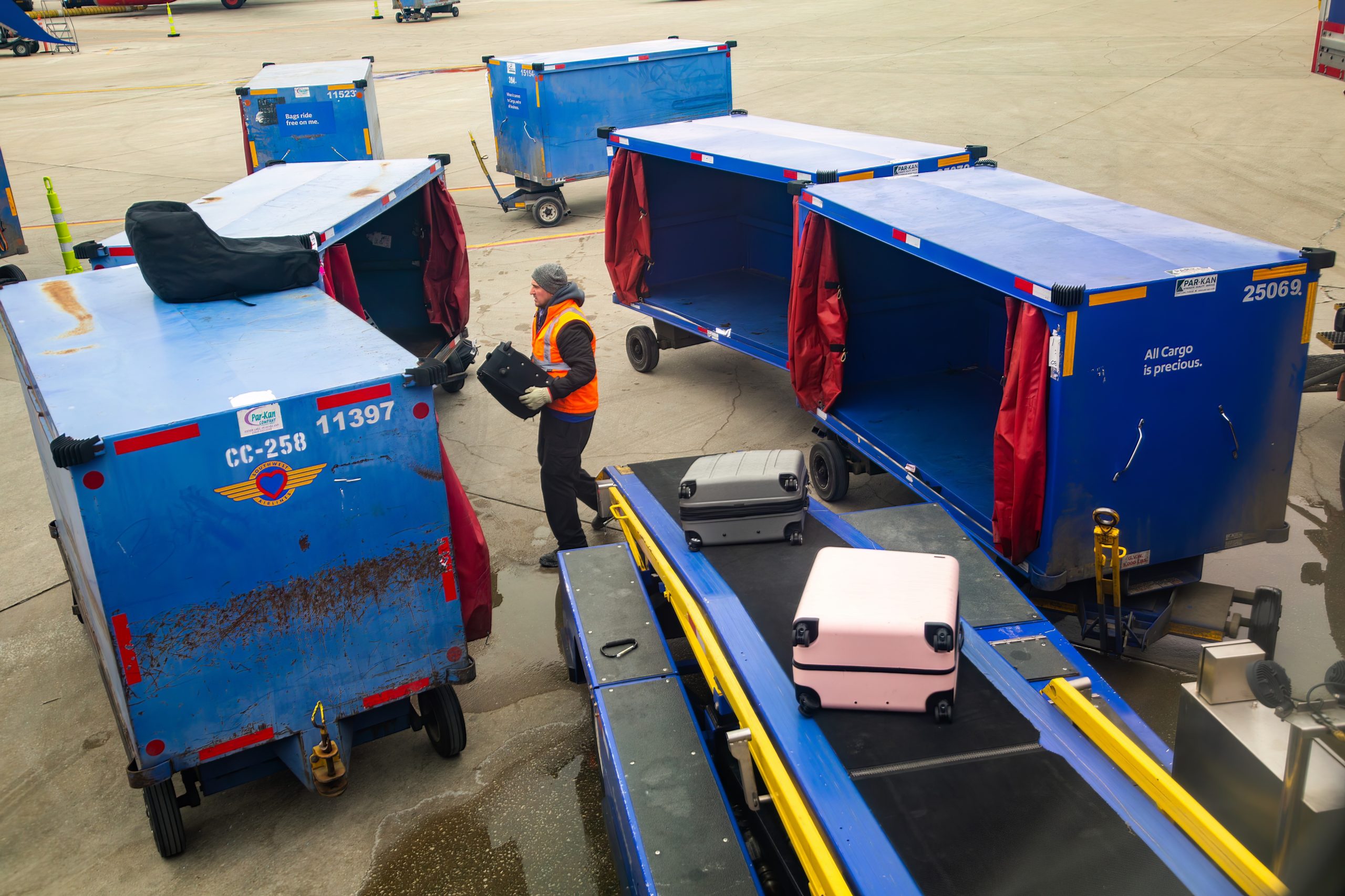 Report: Tech, AI drove down mishandled bag rates by 23% in 2025
