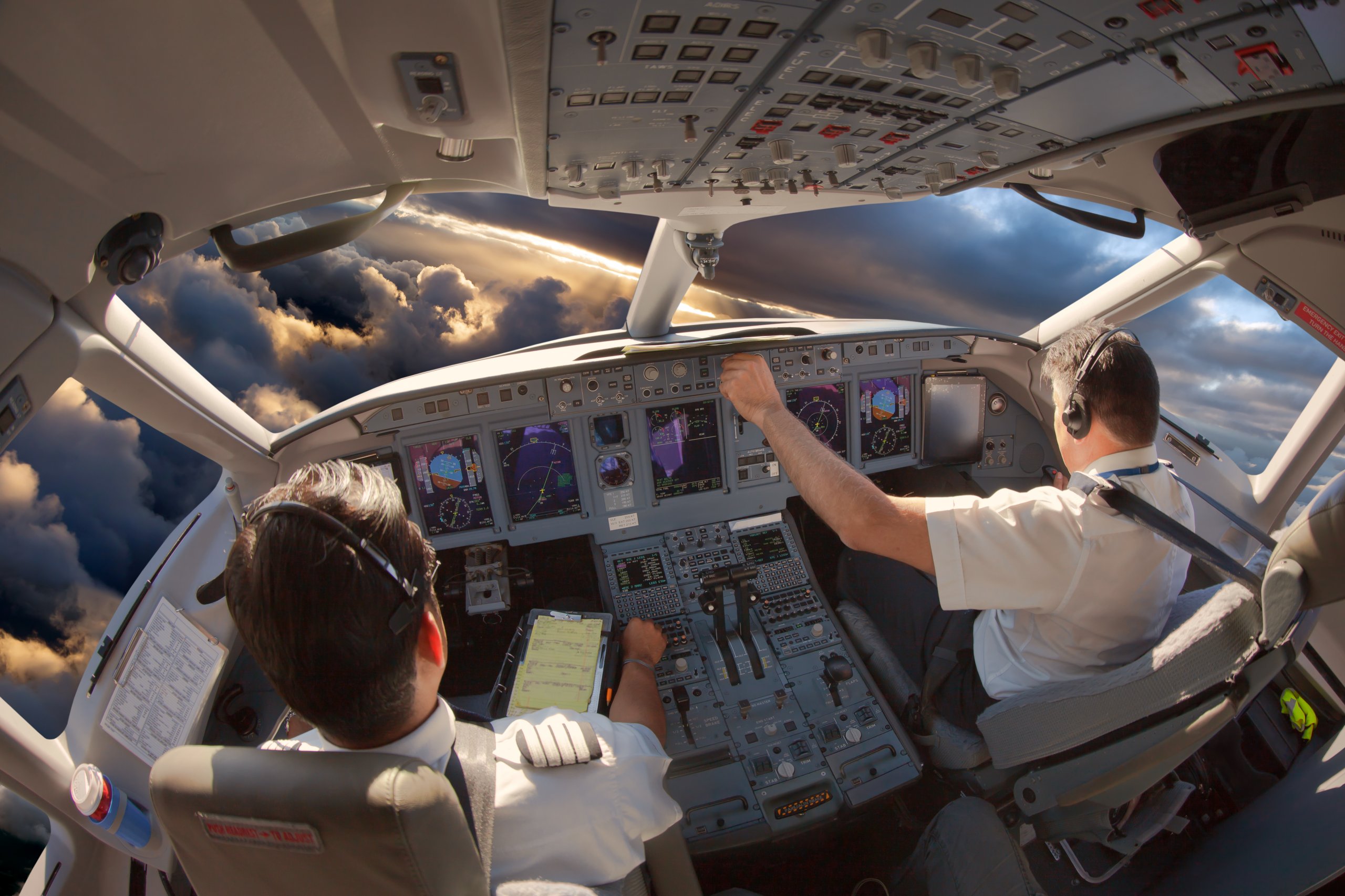 SURVEY: Half of APAC pilots eyeing job moves