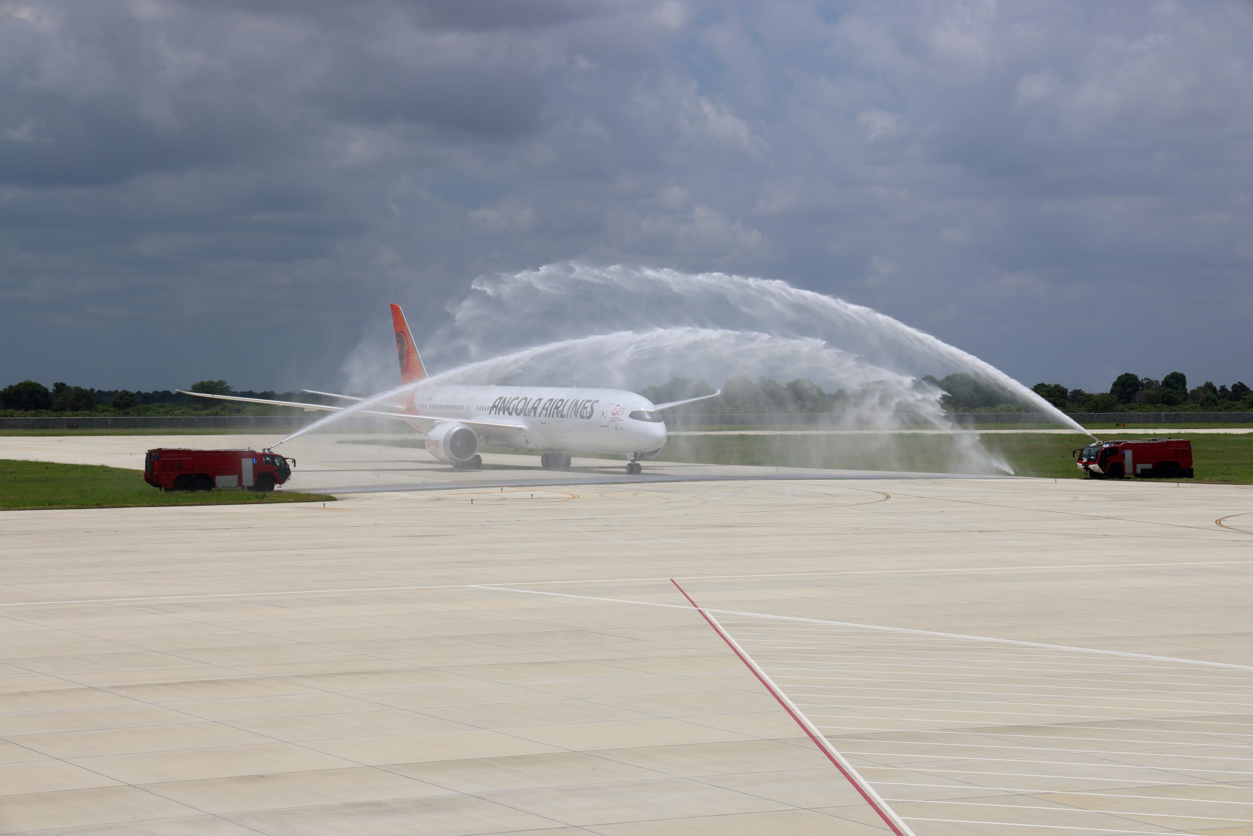 TAAG Angola Airlines inducts first Boeing 787 Dreamliner